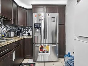 9403 SW 76th St Y17, Miami FL 33173