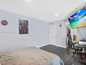 9403 SW 76th St Y17, Miami FL 33173