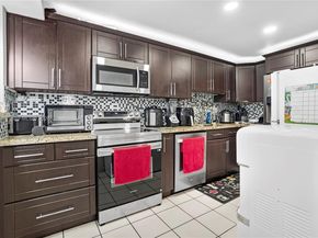9403 SW 76th St Y17, Miami FL 33173