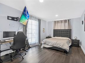9403 SW 76th St Y17, Miami FL 33173