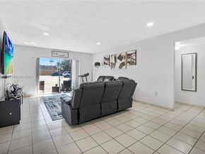 9403 SW 76th St Y17, Miami FL 33173