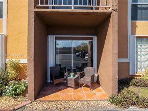 9403 SW 76th St Y17, Miami FL 33173