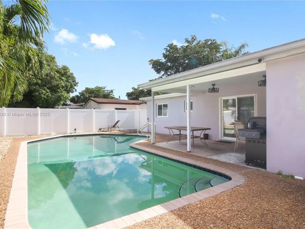 7829 NW 3rd Pl, Margate FL 33063