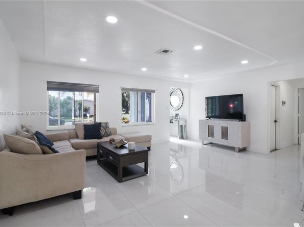 7829 NW 3rd Pl, Margate FL 33063