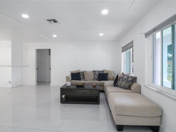 7829 NW 3rd Pl, Margate FL 33063