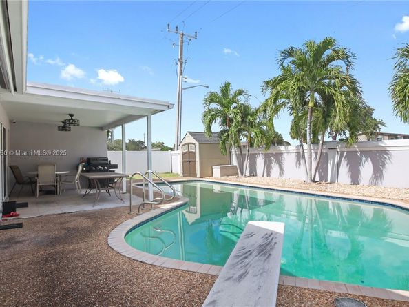 7829 NW 3rd Pl, Margate FL 33063