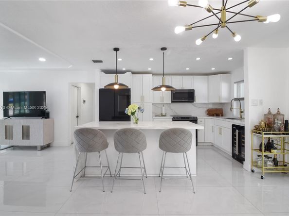 7829 NW 3rd Pl, Margate FL 33063