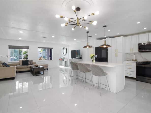 7829 NW 3rd Pl, Margate FL 33063