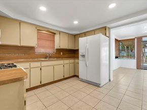 4296 E 9th Ln, Hialeah FL 33013