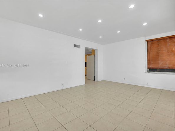 4296 E 9th Ln, Hialeah FL 33013