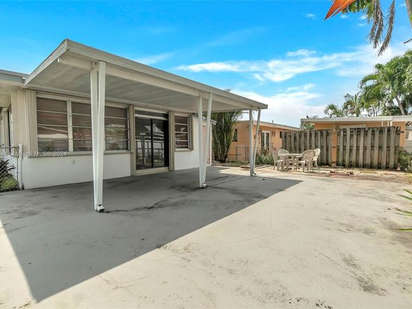 4296 E 9th Ln, Hialeah FL 33013