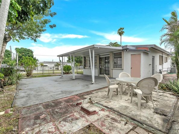 4296 E 9th Ln, Hialeah FL 33013