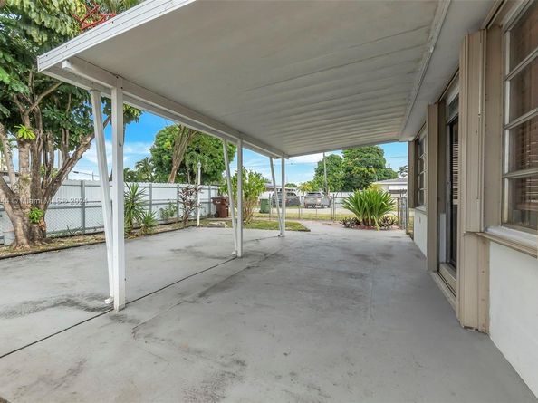 4296 E 9th Ln, Hialeah FL 33013
