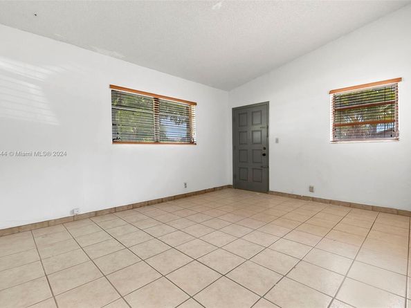 4296 E 9th Ln, Hialeah FL 33013