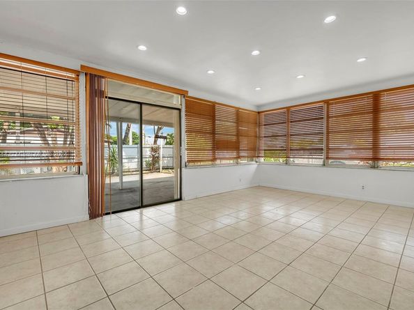 4296 E 9th Ln, Hialeah FL 33013