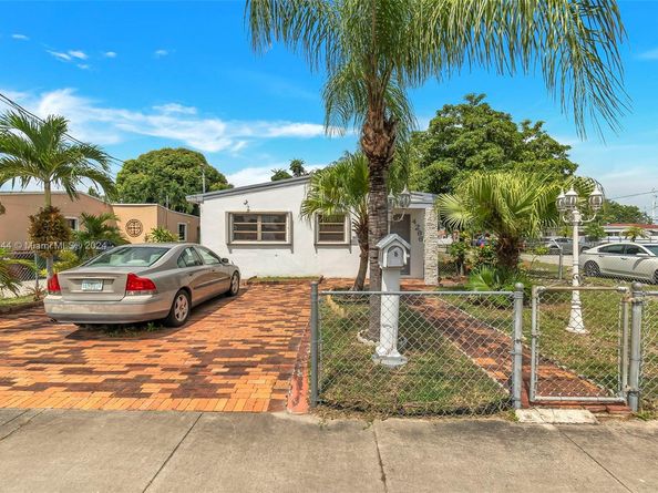 4296 E 9th Ln, Hialeah FL 33013