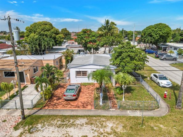 4296 E 9th Ln, Hialeah FL 33013