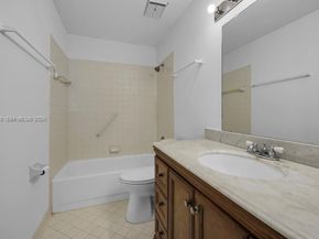 3453 NW 44th St 104, Oakland Park FL 33309