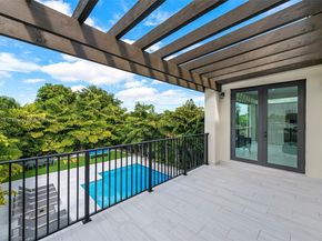 6529 SW 30th St, Miami FL 33155