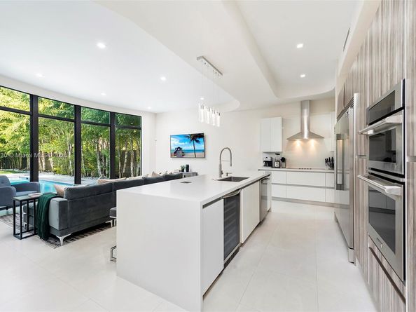 6529 SW 30th St, Miami FL 33155
