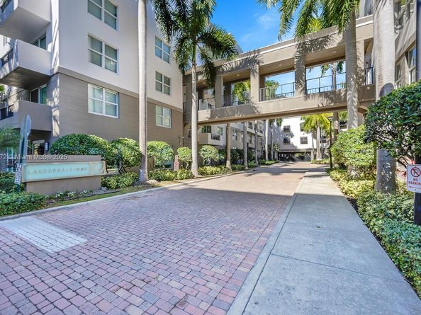 2421 NE 65th St 211, Fort Lauderdale FL 33308