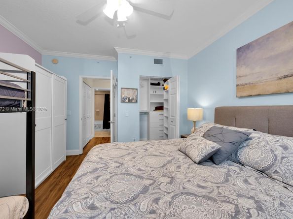 2421 NE 65th St 211, Fort Lauderdale FL 33308
