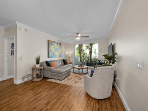 2421 NE 65th St 211, Fort Lauderdale FL 33308