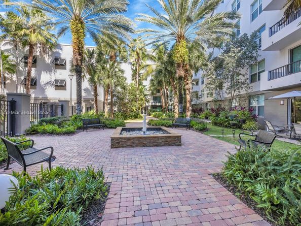 2421 NE 65th St 211, Fort Lauderdale FL 33308