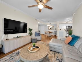 2421 NE 65th St 211, Fort Lauderdale FL 33308