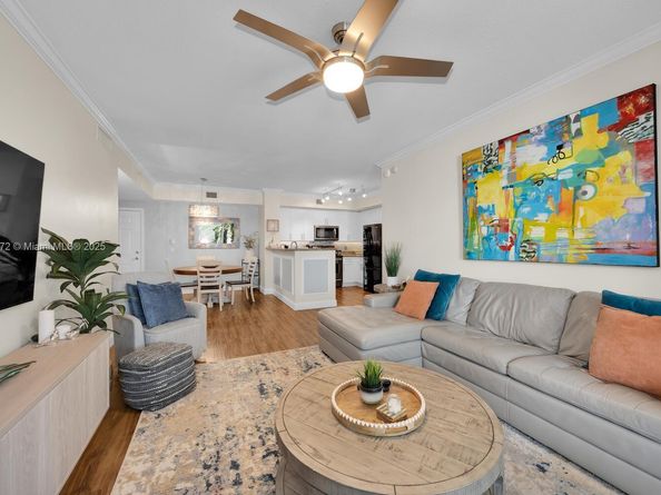 2421 NE 65th St 211, Fort Lauderdale FL 33308