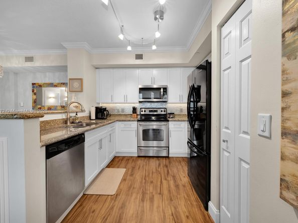 2421 NE 65th St 211, Fort Lauderdale FL 33308