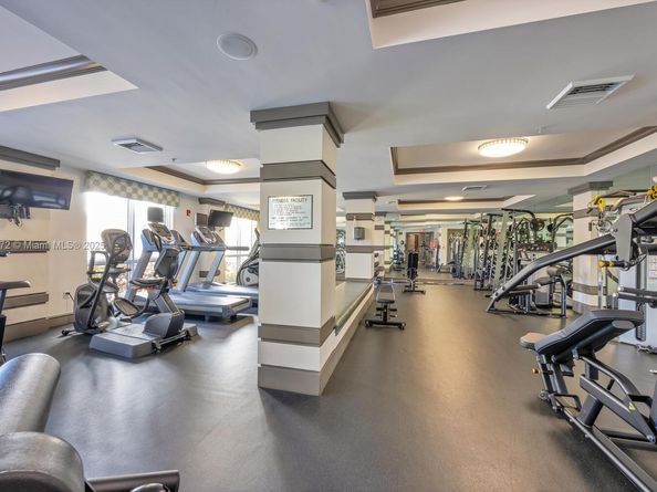 2421 NE 65th St 211, Fort Lauderdale FL 33308