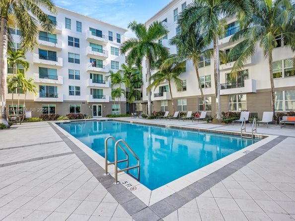 2421 NE 65th St 211, Fort Lauderdale FL 33308