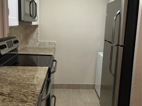 1028 Twin Lakes Dr 21C, Coral Springs FL 33071