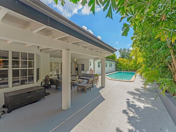 9350 SW 88th Ter, Miami FL 33176