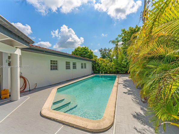 9350 SW 88th Ter, Miami FL 33176