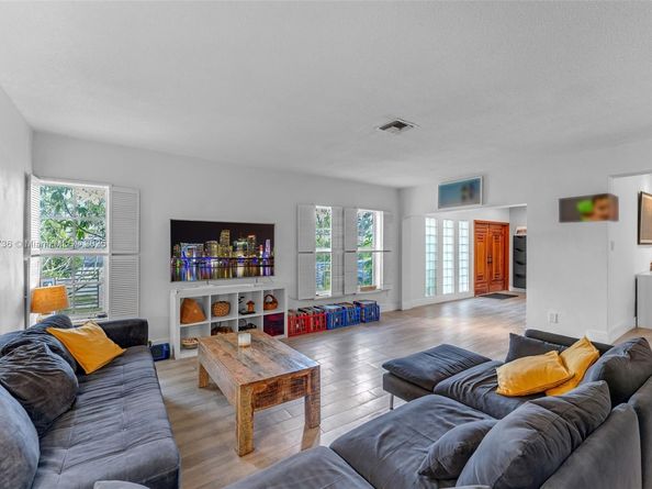 9350 SW 88th Ter, Miami FL 33176