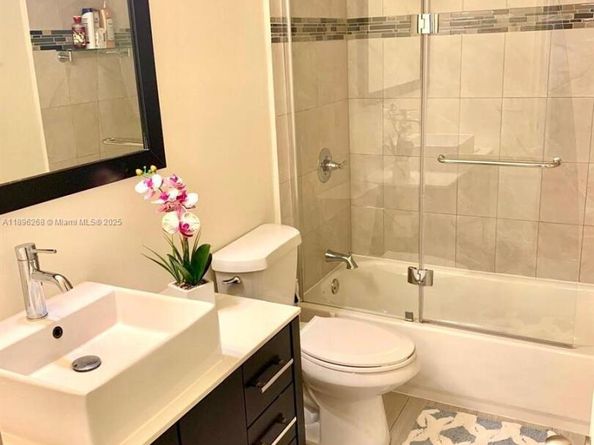 319 NE 14th Ave 702, Hallandale Beach FL 33009