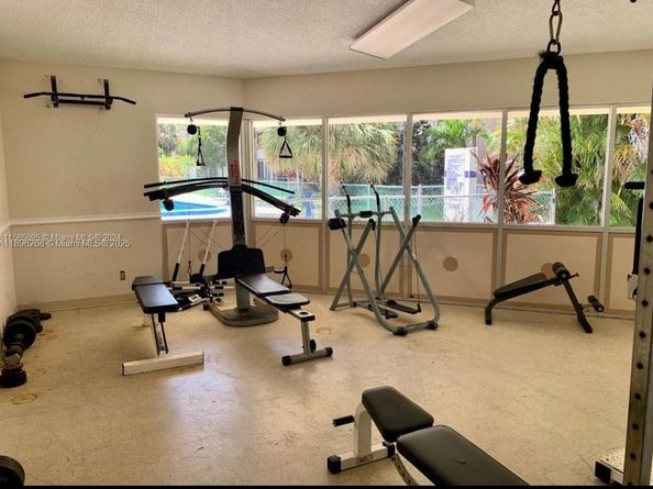 319 NE 14th Ave 702, Hallandale Beach FL 33009