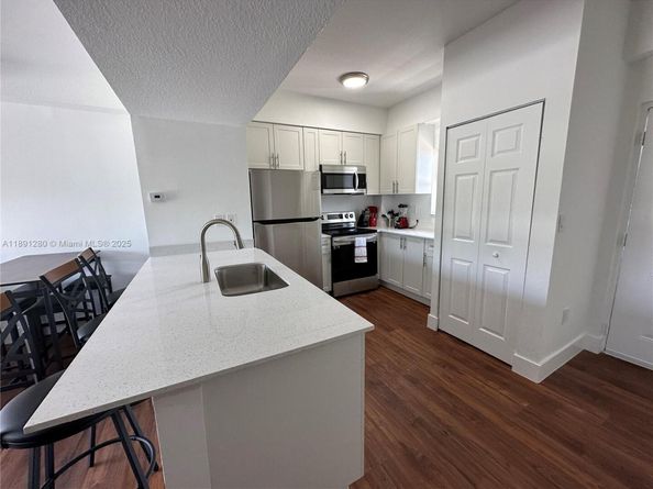 1638 SW 3rd St 303, Miami FL 33135