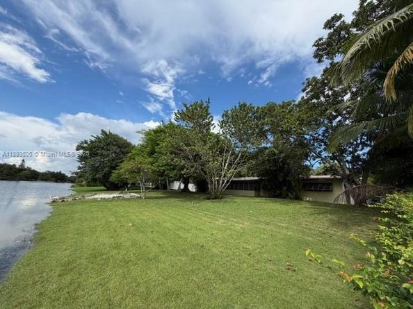 11820 SW 69th Ct, Pinecrest FL 33156