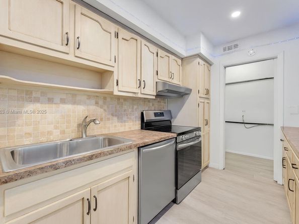 4801 University Dr, Coral Gables FL 33146