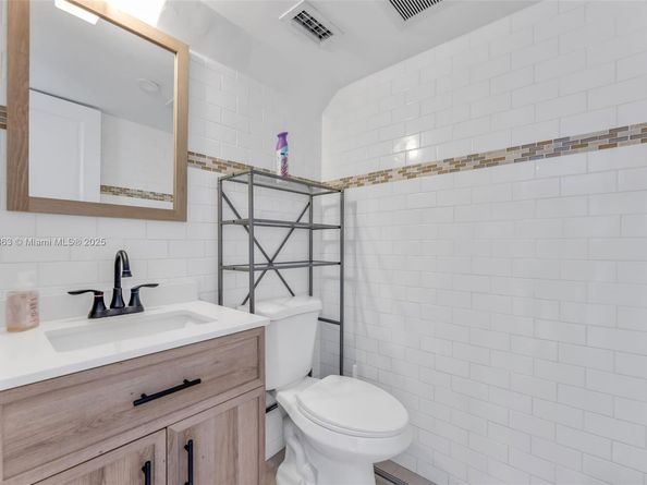 4801 University Dr, Coral Gables FL 33146