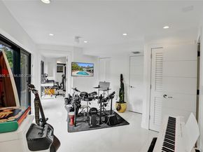 19130 NE 21st Ave, North Miami Beach FL 33179