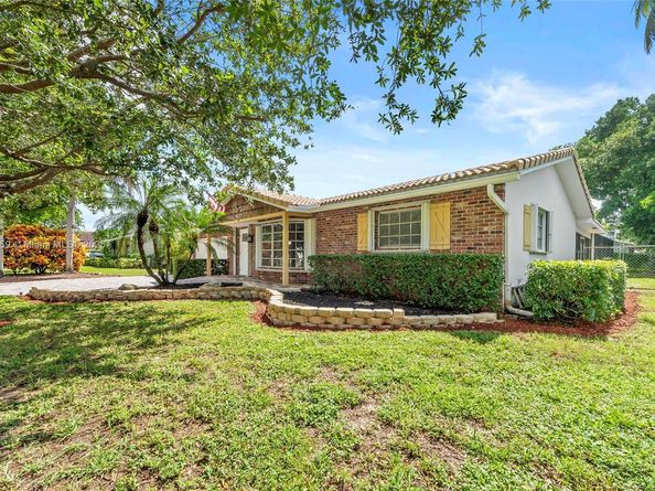 9064 NW 23rd Pl, Coral Springs FL 33065