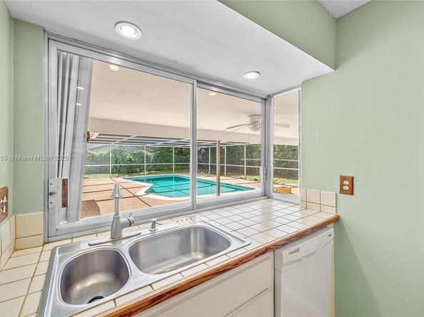9064 NW 23rd Pl, Coral Springs FL 33065