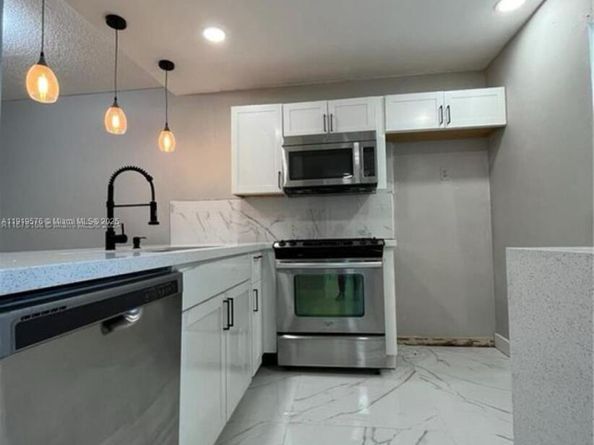 5102 NW 36th St 605, Lauderdale Lakes FL 33319