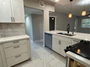 5102 NW 36th St 605, Lauderdale Lakes FL 33319