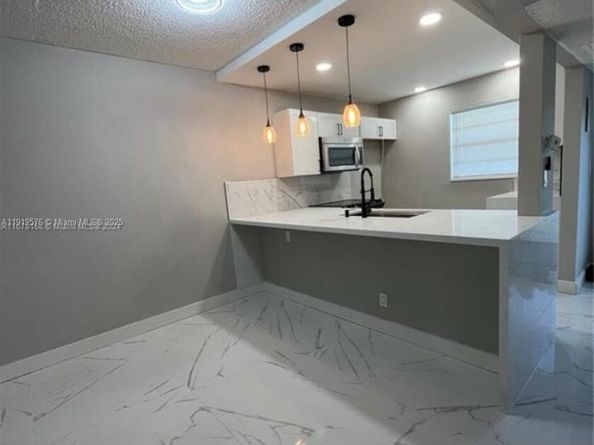 5102 NW 36th St 605, Lauderdale Lakes FL 33319