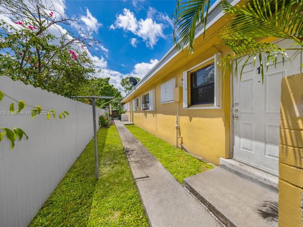 1020 Opa Locka Blvd, Opa-Locka FL 33054